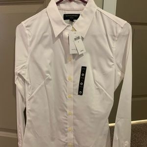 Banana Republic Size 4 Non-Iron Button Down Shirt White